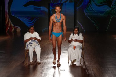 Sao Paulo, Brezilya - 11 / 08 / 2023: Sao Paulo Moda Haftası 'nda Depedro defilesi - SPFW N56, Köken temalı, Alışveriş Iguatemi, Sao Paulo' nun güney bölgesinde, bu Cuma, 8 Kasım 2023. 