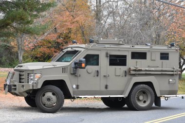 9 Kasım 2023 - Helmetta, New Jersey, ABD: FBI SWAT ekipleri ve Müşterek Terörizm Görev Gücü, 6 Ocak 'ta ABD Kongre Binası' na düzenlenen saldırıda aranan Gregory Yetman 'ın mülkiyetinde arama yaptı. 