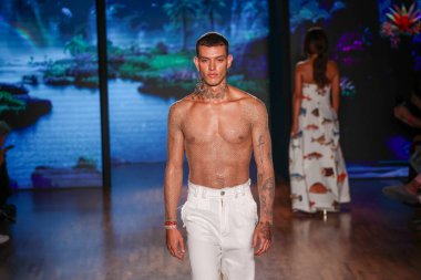 Sao Paulo, Brezilya - 11 / 09 / 2023 - MODA / SPFW N56 / The Paradise defilesi, Sao Paulo Moda Haftası sırasında - SPFW N56, bir Köken temalı, Alışveriş Iguatemi, Sao Paulo 'nun güney bölgesinde, 9 Kasım 2023