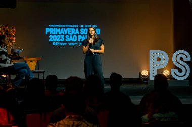 Sao Paulo, Brezilya - 11 / 08 / 2023: Bu Çarşamba gecesi, Cineclube Cortina 'da Primavera Sound festivalinin basın toplantısı. 