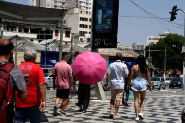 SAO PAULO (SP), Brezilya 11 / 11 / 2023 - Başkent Sao Paulo 'da hava 38 dereceyi aşarak, bu Cumartesi (11) kenti yüksek sıcaklıklara karşı tetikte bıraktı. Termometre çok sıcak 40 derece gösteriyor.. 