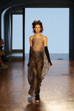 SAO PAULO (SP), Brazil12 / 11 / 2023 - Moda tasarımcısı Lino Villaventura tarafından podyumda, Sao Paulo Moda Haftası, Sao Paulo Moda Haftası SPFW N56, Alışveriş Iguatemi N56,