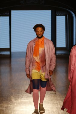 SAO PAULO (SP), Brazil12 / 11 / 2023 - Moda tasarımcısı Lino Villaventura tarafından podyumda, Sao Paulo Moda Haftası, Sao Paulo Moda Haftası SPFW N56, Alışveriş Iguatemi N56,