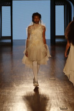 SAO PAULO (SP), Brazil12 / 11 / 2023 - Moda tasarımcısı Lino Villaventura tarafından podyumda, Sao Paulo Moda Haftası, Sao Paulo Moda Haftası SPFW N56, Alışveriş Iguatemi N56,