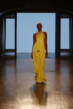 SAO PAULO (SP), Brazil12 / 11 / 2023 - Moda tasarımcısı Lino Villaventura tarafından podyumda, Sao Paulo Moda Haftası, Sao Paulo Moda Haftası SPFW N56, Alışveriş Iguatemi N56,