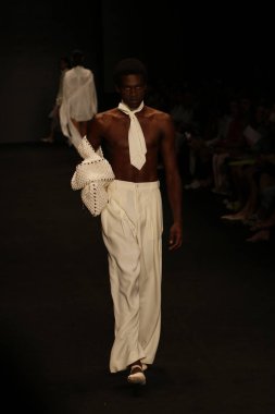 Sao Paulo (SP), Brezilya 12 / 11 / 2023 - Modeller Sao Paulo Moda Haftası - SPFW N56, Komplexo Tempo, Sao Paulo 'nun doğu bölgesi, bu Pazar, 12 Kasım 2023. 