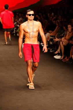 Sao Paulo (SP), Brezilya 12 / 11 / 2023 - Sao Paulo Moda Haftası - SPFW N56, Komplexo Tempo, Sao Paulo 'nun doğu bölgesinin başkenti Sao Paulo, Pazar günü, Gefferson Vila Nova markasından modeller geçit töreni tasarımcısı