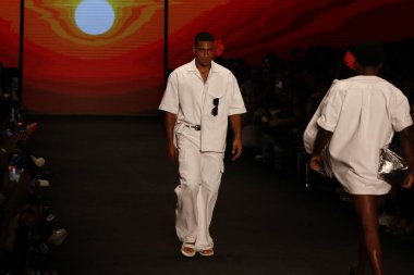 Sao Paulo (SP), Brezilya 12 / 11 / 2023 - Sao Paulo Moda Haftası - SPFW N56, Komplexo Tempo, Sao Paulo 'nun doğu bölgesinin başkenti Sao Paulo, Pazar günü, Gefferson Vila Nova markasından modeller geçit töreni tasarımcısı