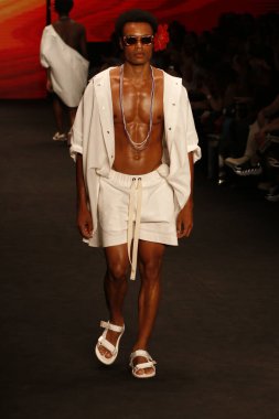 Sao Paulo (SP), Brezilya 12 / 11 / 2023 - Sao Paulo Moda Haftası - SPFW N56, Komplexo Tempo, Sao Paulo 'nun doğu bölgesinin başkenti Sao Paulo, Pazar günü, Gefferson Vila Nova markasından modeller geçit töreni tasarımcısı