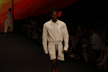 Sao Paulo (SP), Brezilya 12 / 11 / 2023 - Sao Paulo Moda Haftası - SPFW N56, Komplexo Tempo, Sao Paulo 'nun doğu bölgesinin başkenti Sao Paulo, Pazar günü, Gefferson Vila Nova markasından modeller geçit töreni tasarımcısı