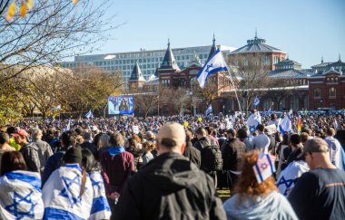 Washington DC 'de İsrail yanlısı bir miting. 14 Kasım 2023, Washington DC, Maryland, ABD: Bir çok insan İsrail yanlısı İsrail mitinginde 14 Kasım Salı günü, İsrail 'le dayanışma ve muharebe için Washington DC' deki Ulusal AVM 'de toplandı 