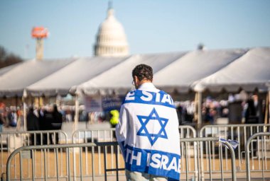 Washington DC 'de İsrail yanlısı bir miting. 14 Kasım 2023, Washington DC, Maryland, ABD: Bir çok insan İsrail yanlısı İsrail mitinginde 14 Kasım Salı günü, İsrail 'le dayanışma ve muharebe için Washington DC' deki Ulusal AVM 'de toplandı 