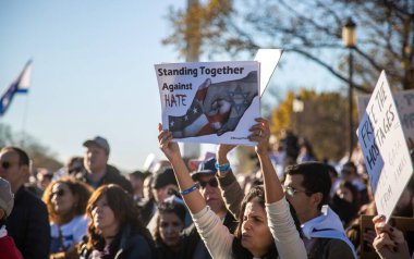 Washington DC 'de İsrail yanlısı bir miting. 14 Kasım 2023, Washington DC, Maryland, ABD: Bir çok insan İsrail yanlısı İsrail mitinginde 14 Kasım Salı günü, İsrail 'le dayanışma ve muharebe için Washington DC' deki Ulusal AVM 'de toplandı 