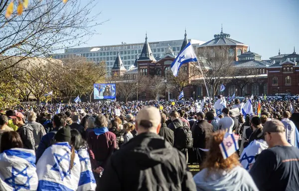 stock image Pro Israel Rally in Washington DC. November 14, 2023, Washington DC, Maryland, USA: A lot of people gathered at the National Mall in Washington DC in a Pro Israel Rally on Tuesday (14),  to show solidarity with Israel and combat 