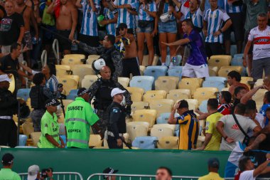 Rio de Janeiro (RJ), Brezilya 11 / 21 / 2023 - Brezilya ile Arjantin arasındaki maçtan önce taraftarlar arasında dövüş ve tartışma ve bu salı Estadio do Maracana 'da düzenlenen 2026 Dünya Kupası elemeleri için geçerli