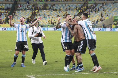 Rio de Janeiro (RJ), 11 / 21 / 2023 - Arjantin takımı, Salı günü Maracana Stadyumu 'nda düzenlenen 2026 Dünya Kupası elemeleri için geçerli olan Brezilya ile Arjantin arasında oynanan karşılaşmada zaferi kutladı.