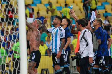 Rio de Janeiro (RJ), 11 / 21 / 2023 - Arjantin takımı, Salı günü Maracana Stadyumu 'nda düzenlenen 2026 Dünya Kupası elemeleri için geçerli olan Brezilya ile Arjantin arasında oynanan karşılaşmada zaferi kutladı.