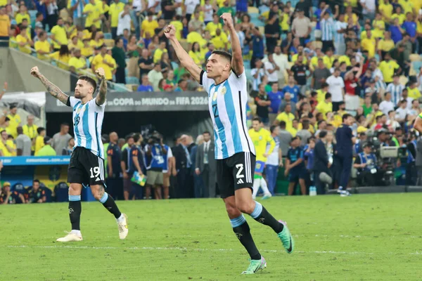 Rio de Janeiro (RJ), 11 / 21 / 2023 - Arjantin takımı, Salı günü Maracana Stadyumu 'nda düzenlenen 2026 Dünya Kupası elemeleri için geçerli olan Brezilya ile Arjantin arasında oynanan karşılaşmada zaferi kutladı.