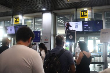 SAO PAULO (SP), Brezilya 11 / 22 / 2023 - Bu Çarşamba öğleden sonra Sao Paulo 'daki Kongonhas havaalanında büyük bir yolcu hareketi vardı (22)) 