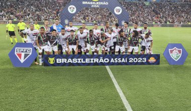 RIO DE JANEIRO (RJ), Brezilya 11 / 22 / 2023 - Rio de Janeiro 'daki Maracana Stadyumu' nda düzenlenen 2023 Brezilya Şampiyonası 'nın 32. turu için Fluminense ve Sao Paulo arasında oynanan maçtan önce takımlar birlikte poz verdiler.