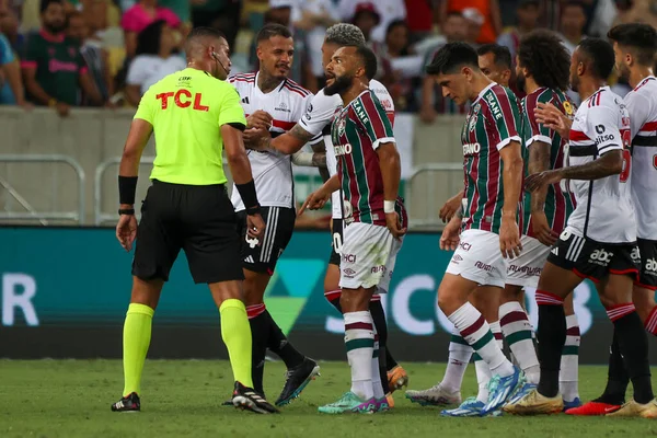 RIO DE JANEIRO (RJ), Brezilya 11 / 22 / 2023 - Brezilya Futbol Şampiyonası 'nın otuz ikinci turu için Fluminense x Sao Paulo arasındaki maç, bu Çarşamba Maracana' daki Mario Filho stadyumunda yapıldı. 