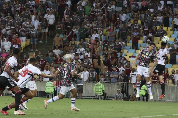RIO DE JANEIRO (RJ), Brezilya 11 / 22 / 2023 - Brezilya Futbol Şampiyonası 'nın otuz ikinci turu için Fluminense x Sao Paulo arasındaki maç, bu Çarşamba Maracana' daki Mario Filho stadyumunda yapıldı. 