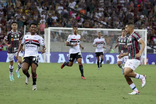 RIO DE JANEIRO (RJ), Brezilya 11 / 22 / 2023 - Brezilya Futbol Şampiyonası 'nın otuz ikinci turu için Fluminense x Sao Paulo arasındaki maç, bu Çarşamba Maracana' daki Mario Filho stadyumunda yapıldı. 