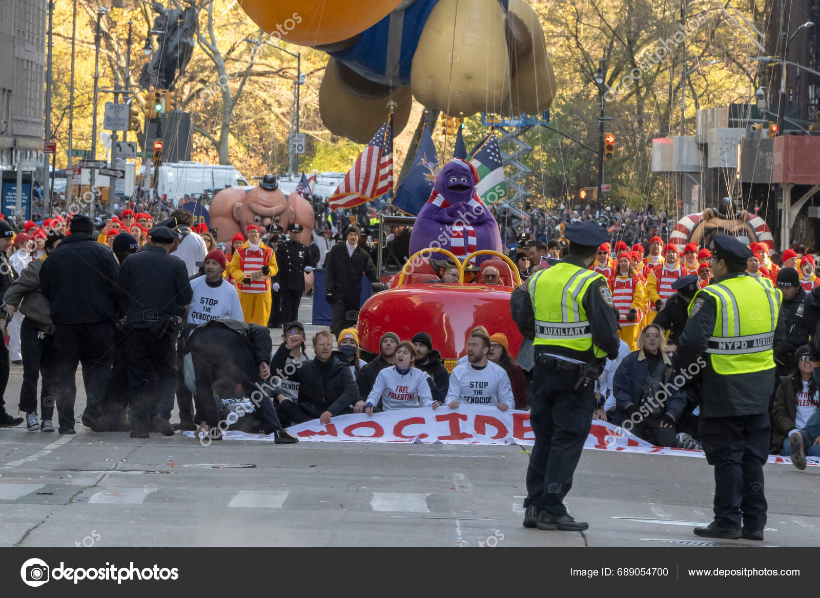 Pro Palestinian Protesters Force Macy's Thanksgiving Day Parade Stop