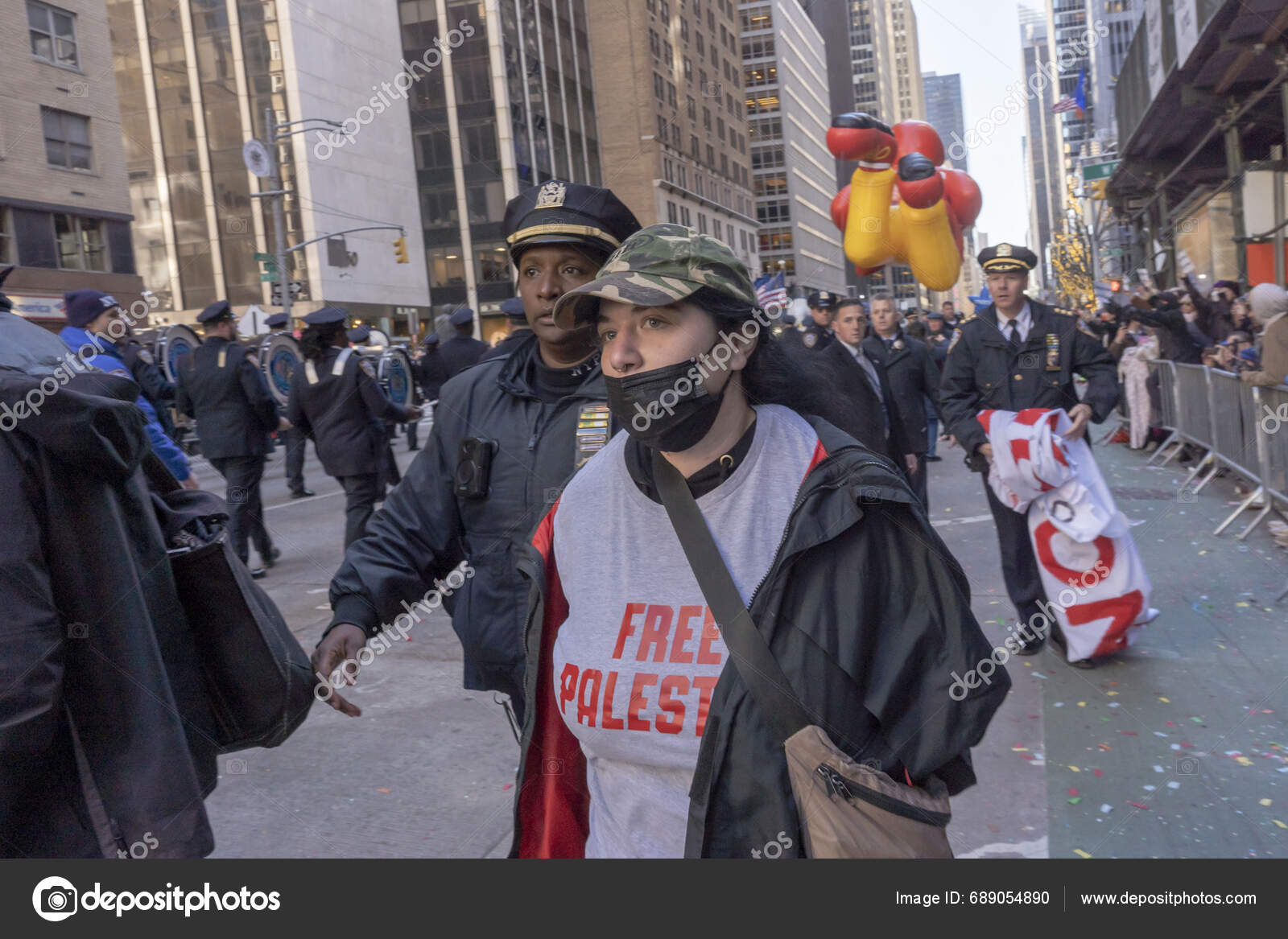 Pro Palestinian Protesters Force Macy's Thanksgiving Day Parade Stop
