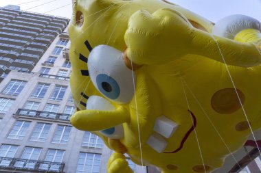 Macy 'nin geleneksel Şükran Günü Geçidi New York' ta geçiyor. 23 Kasım 2023, New York, New York, ABD: Süngerbob Squarepants Gary balonu 23 Kasım 2023 'te New York' ta Macy 's Yıllık Şükran Günü Geçidi' nde hareket ediyor. 