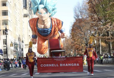 NEW YORK (USA), 11 / 23 / 2023 - The 97 Macy 's Şükran Günü Geçidi sabah 8: 30 ile 11: 00 saatleri arasında Manhattan' da dev balonlar, şamandıralar, liderler, hayranlar, palyaçolar ve gruplarla gerçekleşti