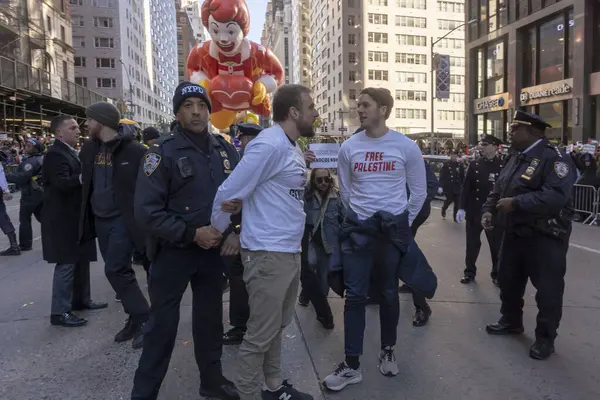 Propalestinska Demonstranter Tvingar Macys Thanksgiving Day Parade Att Sluta November — Stockfoto