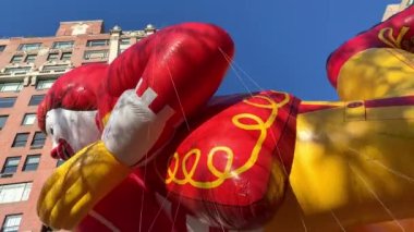 96. Macy Şükran Günü Geçidi 2022. 23 Kasım 2022, New York, ABD: Macy 'nin 77. cadde ve Central Park' tan başlayan Şükran Günü Geçidi 2022 ve Columbus çemberi boyunca, Central Park 'ın güneyinden 6. caddeye 