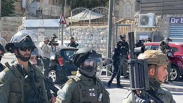 Soldati Israeliani Impediscono Fedeli Musulmani Entrare Nella Moschea Aqsa Gerusalemme — Foto Stock