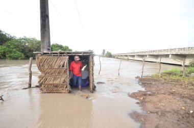 Sao Jose do Mipibi (RN), Brezilya 11 / 28 / 2023 - Brezilya ve başkentte en büyük hacme sahip olan Sao Jose do Mipibu Rio Grande do Norte 'de Br 101 üzerinde nehir taşkınları kaydedildi - Natal RN birçok sel noktası kaydedildi. Belediye Başkanı 