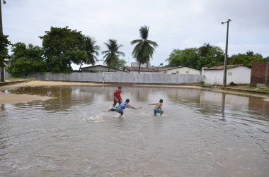 Sao Jose do Mipibi (RN), Brezilya 11 / 28 / 2023 - Brezilya ve başkentte en büyük hacme sahip olan Sao Jose do Mipibu Rio Grande do Norte 'de Br 101 üzerinde nehir taşkınları kaydedildi - Natal RN birçok sel noktası kaydedildi. Belediye Başkanı 