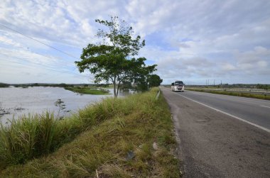 Sao Jose do Mipibi (RN), Brezilya 11 / 28 / 2023 - Brezilya ve başkentte en büyük hacme sahip olan Sao Jose do Mipibu Rio Grande do Norte 'de Br 101 üzerinde nehir taşkınları kaydedildi - Natal RN birçok sel noktası kaydedildi. Belediye Başkanı 