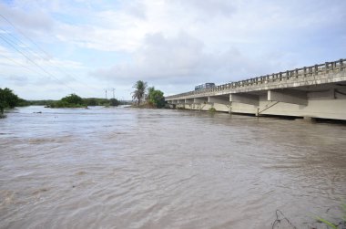 Sao Jose do Mipibi (RN), Brezilya 11 / 28 / 2023 - Brezilya ve başkentte en büyük hacme sahip olan Sao Jose do Mipibu Rio Grande do Norte 'de Br 101 üzerinde nehir taşkınları kaydedildi - Natal RN birçok sel noktası kaydedildi. Belediye Başkanı 