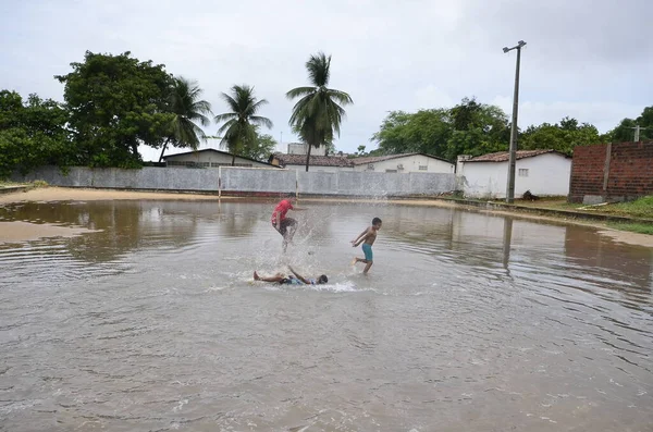 Sao Jose do Mipibi (RN), Brezilya 11 / 28 / 2023 - Brezilya ve başkentte en büyük hacme sahip olan Sao Jose do Mipibu Rio Grande do Norte 'de Br 101 üzerinde nehir taşkınları kaydedildi - Natal RN birçok sel noktası kaydedildi. Belediye Başkanı 
