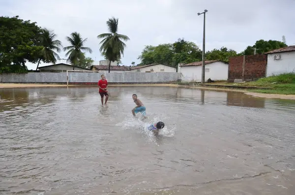 Sao Jose do Mipibi (RN), Brezilya 11 / 28 / 2023 - Brezilya ve başkentte en büyük hacme sahip olan Sao Jose do Mipibu Rio Grande do Norte 'de Br 101 üzerinde nehir taşkınları kaydedildi - Natal RN birçok sel noktası kaydedildi. Belediye Başkanı 