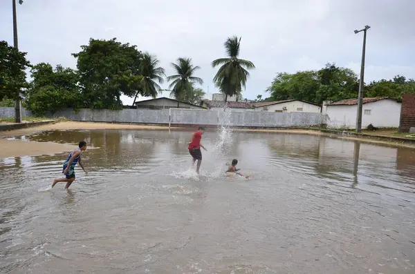 Sao Jose do Mipibi (RN), Brezilya 11 / 28 / 2023 - Brezilya ve başkentte en büyük hacme sahip olan Sao Jose do Mipibu Rio Grande do Norte 'de Br 101 üzerinde nehir taşkınları kaydedildi - Natal RN birçok sel noktası kaydedildi. Belediye Başkanı 
