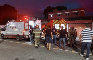 Rio de Janeiro (RJ), 11 / 29 / 2023 - Rio Kuzey Bölgesi 'nde otobüs devrildi ve yolcular yaralandı. Yolcularla dolu bir otobüs Avenida Bartolomeu de Gusmao 'da devrildi, Sao Cristovao' da, Mangueira 'ya doğru
