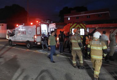 Rio de Janeiro (RJ), 11 / 29 / 2023 - Rio Kuzey Bölgesi 'nde otobüs devrildi ve yolcular yaralandı. Yolcularla dolu bir otobüs Avenida Bartolomeu de Gusmao 'da devrildi, Sao Cristovao' da, Mangueira 'ya doğru