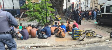 Sao Paulo (SP), Brezilya 11 / 29 / 2023 - Sivil Askeri Polis ve GCM, Sao Paulo 'nun orta kesimindeki Cracolandia' da aranan kişiler ve kaçak zanlılar için arama emri çıkarmak amacıyla ortak bir operasyon düzenledi.. 