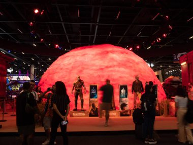 Sao Paulo (SP), Brezilya 11 / 30 / 2023 - Sao Paulo 'nun güney bölgesindeki Sao Paulo Fuarı' nda bu Perşembe öğleden sonra CCXP23 sırasında kalabalık hareketi. Ülkedeki en büyük popüler kültür ve inek etkinliği. 