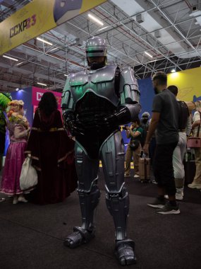 Sao Paulo (SP), Brezilya 11 / 30 / 2023 - Sao Paulo 'nun güney bölgesindeki Sao Paulo Fuarı' nda bu Perşembe öğleden sonra CCXP23 sırasında kalabalık hareketi. Ülkedeki en büyük popüler kültür ve inek etkinliği. 