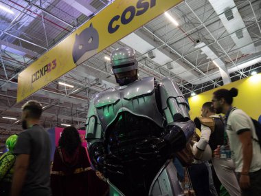 Sao Paulo (SP), Brezilya 11 / 30 / 2023 - Sao Paulo 'nun güney bölgesindeki Sao Paulo Fuarı' nda bu Perşembe öğleden sonra CCXP23 sırasında kalabalık hareketi. Ülkedeki en büyük popüler kültür ve inek etkinliği. 