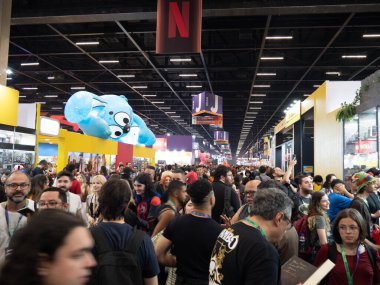 Sao Paulo (SP), Brezilya 11 / 30 / 2023 - Sao Paulo 'nun güney bölgesindeki Sao Paulo Fuarı' nda bu Perşembe öğleden sonra CCXP23 sırasında kalabalık hareketi. Ülkedeki en büyük popüler kültür ve inek etkinliği. 