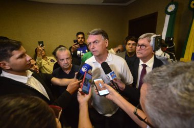 NATAL (RN), Brezilya 11 / 30 / 2023 - Eski Brezilya cumhurbaşkanı Jair Bolsonaro, bu Perşembe günü Natal Uluslararası Havaalanına indi, kentin bazı kesimlerini ziyaret etti ve destekçilerle bir araya geldi. 
