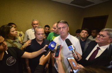 NATAL (RN), Brezilya 11 / 30 / 2023 - Eski Brezilya cumhurbaşkanı Jair Bolsonaro, bu Perşembe günü Natal Uluslararası Havaalanına indi, kentin bazı kesimlerini ziyaret etti ve destekçilerle bir araya geldi. 
